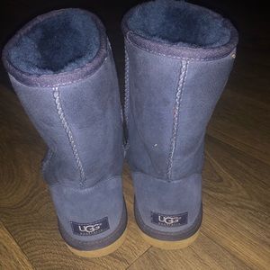 Plain Navy Uggs 😍